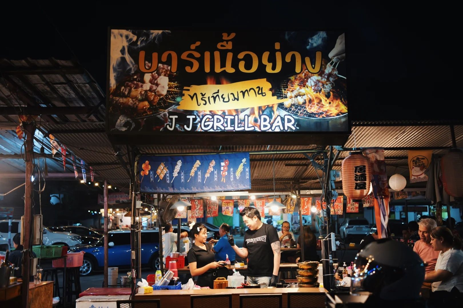 Boat noodles or a wok plate cooked to order. Give food its own stretch of the day, not a stop between temples.