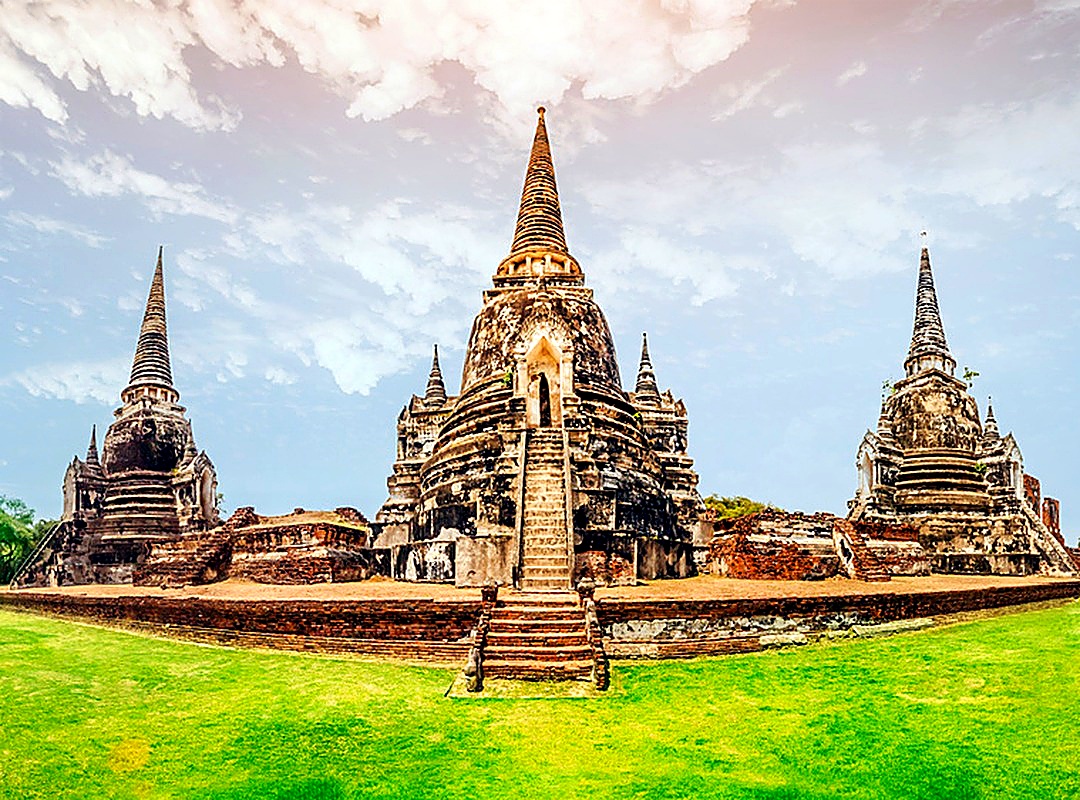 Ayutthaya without the crowds — October’s quiet heritage window.