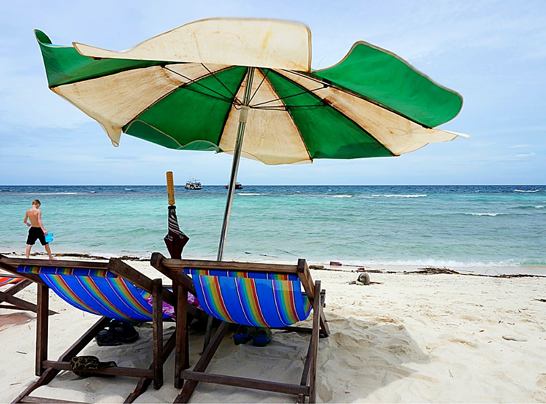 Quiet Gulf beach chairs — September’s calmer coast