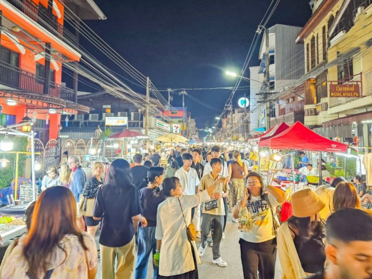Saturday Walking Street on Wualai