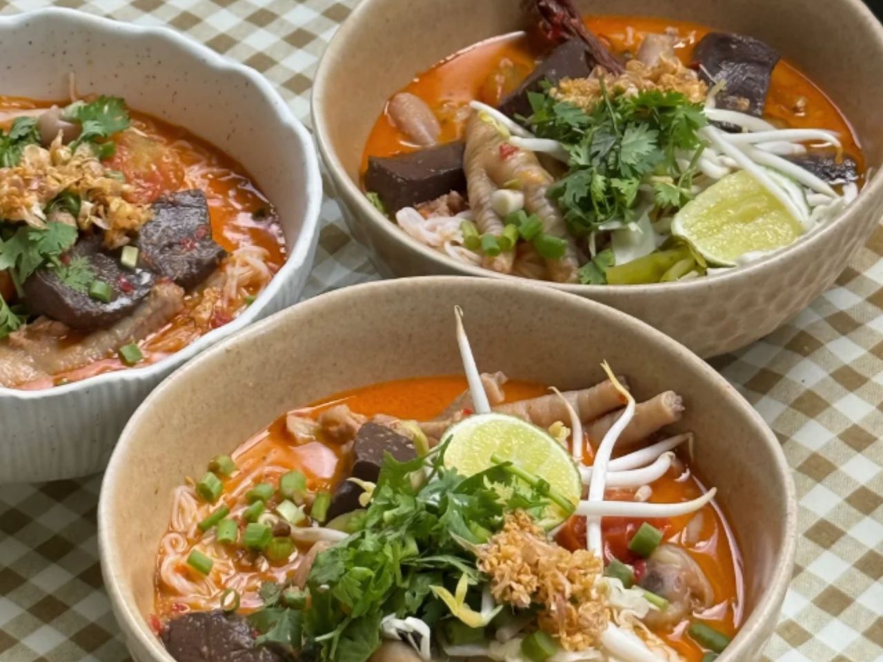 Kanom Jeen Nam Ngiao Noodles