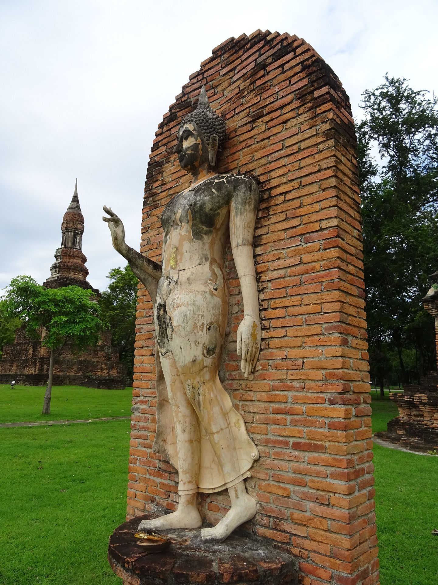 Sukhothai Walking Buddha
