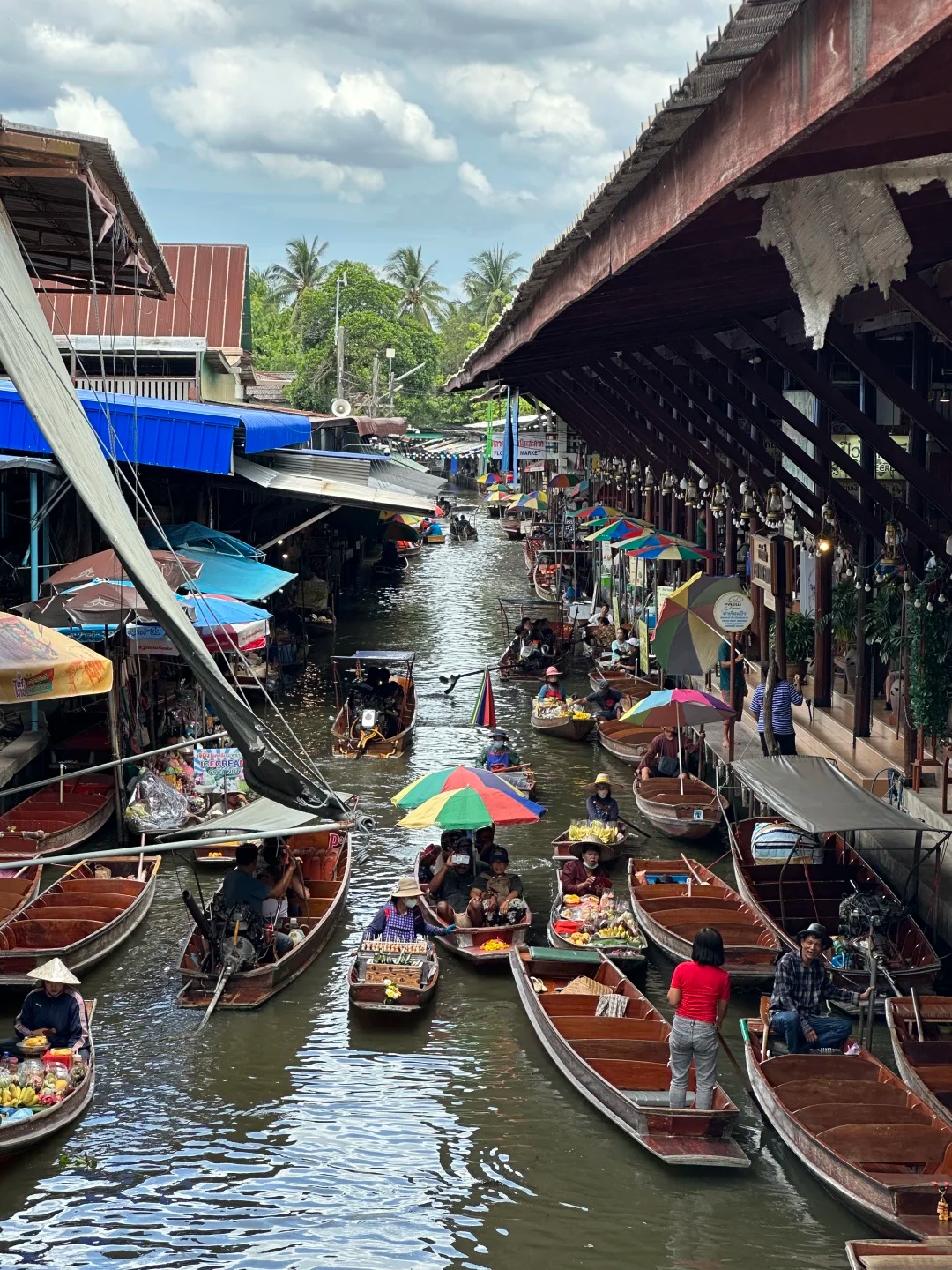 Visit Damnernsaw Floating Market 2