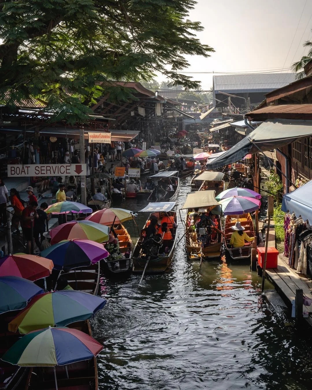 Damnoen Saduak Floating Market