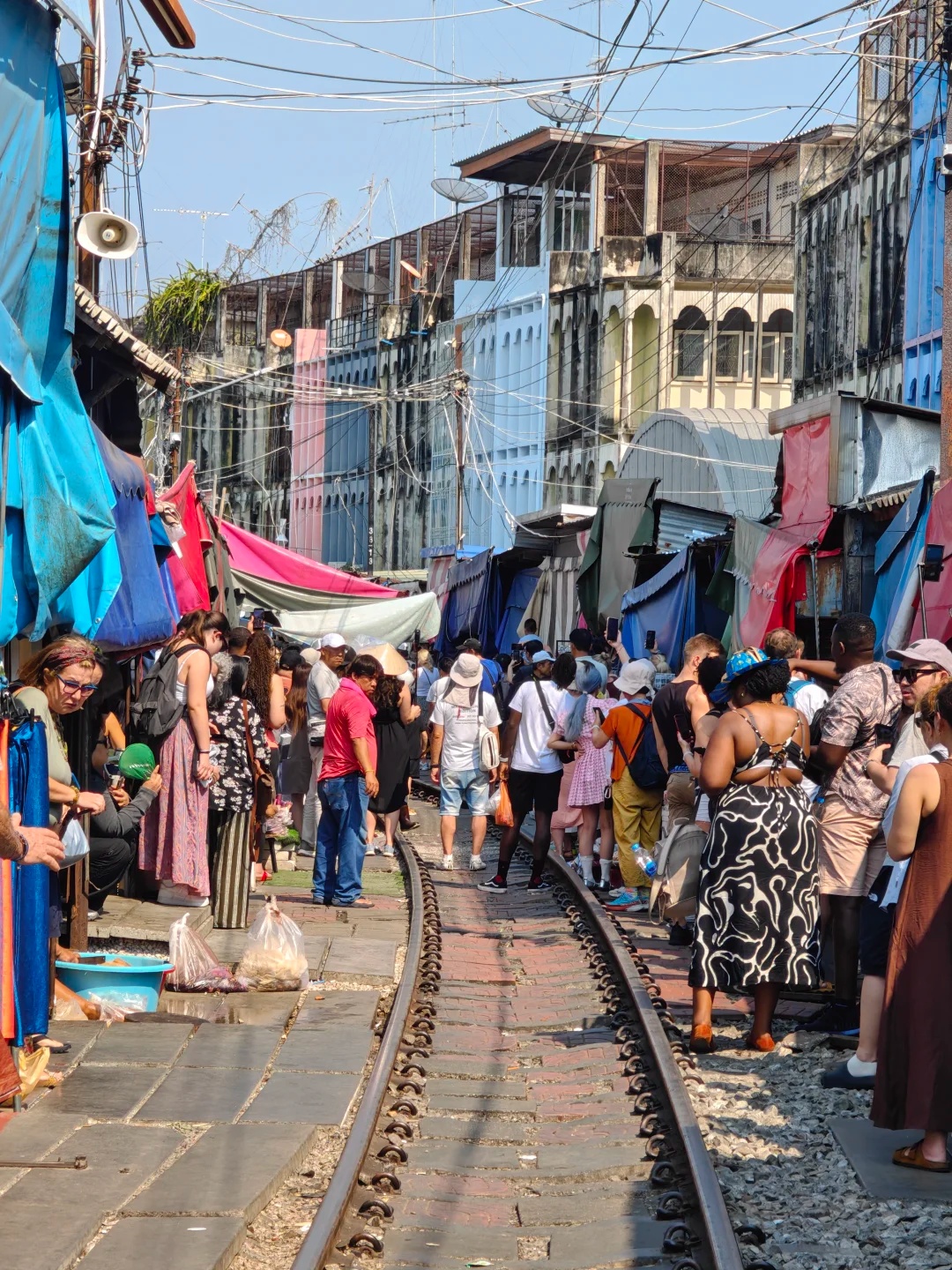 Maeklong Railway Market